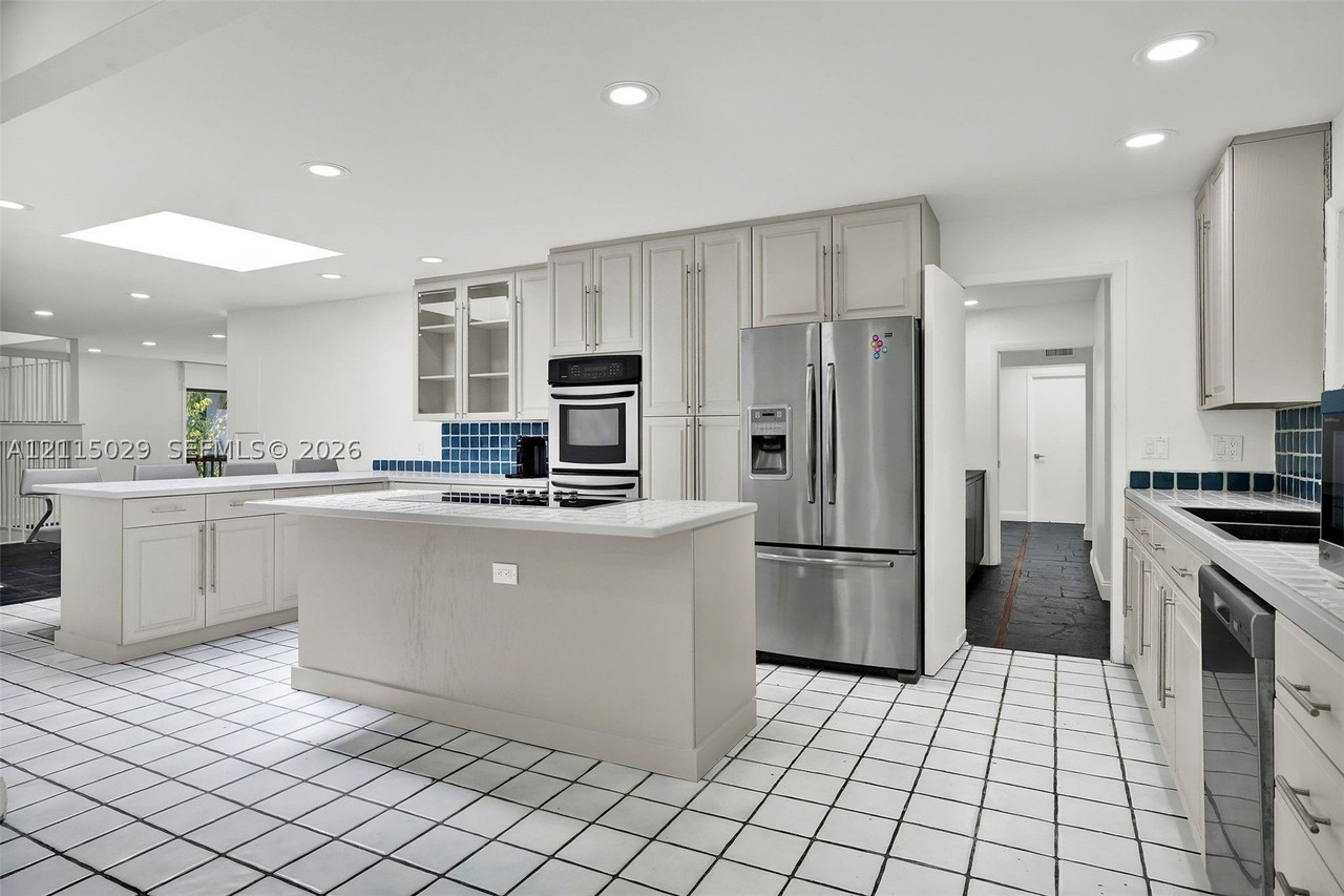 3821 Carole Ct #1 - Photo 4 of 50