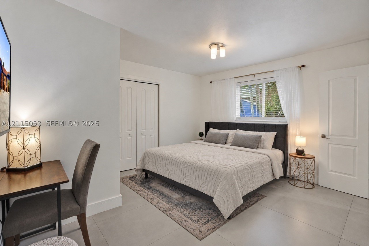 1747 Ne 45th St #1747 - Photo 5 of 24
