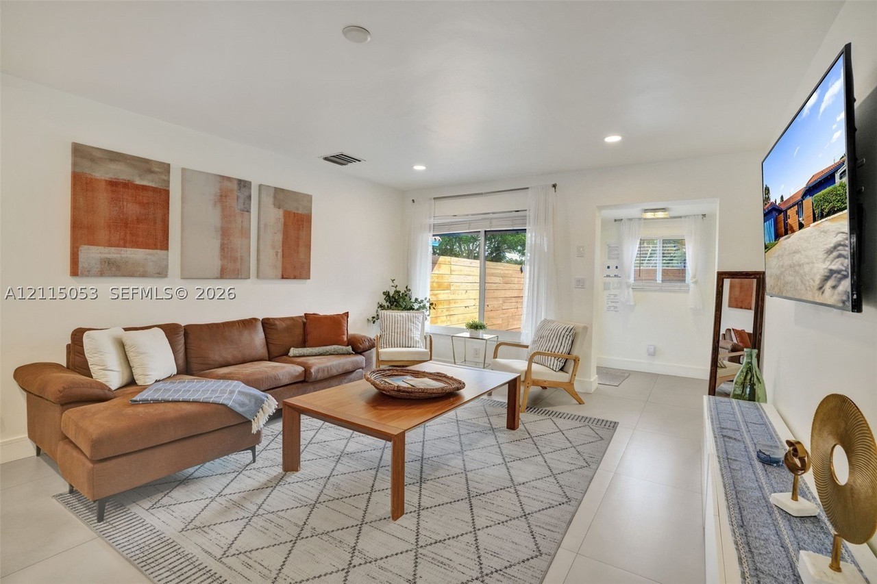 1747 Ne 45th St #1747 - Photo 7 of 24