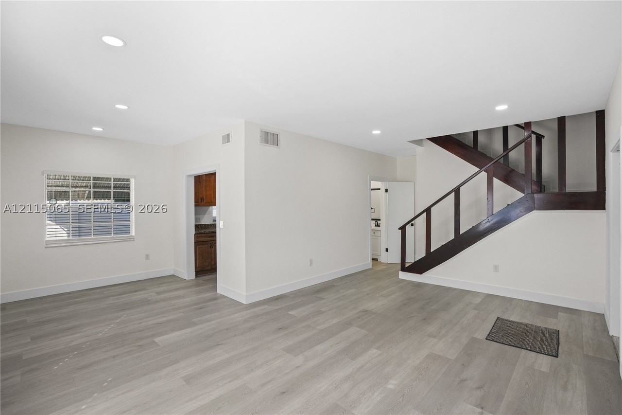 112 Sw 6th St #1 - Photo 5 of 40