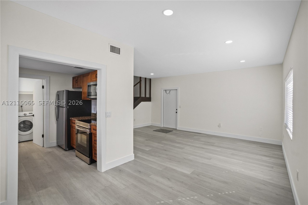 112 Sw 6th St #1 - Photo 6 of 40