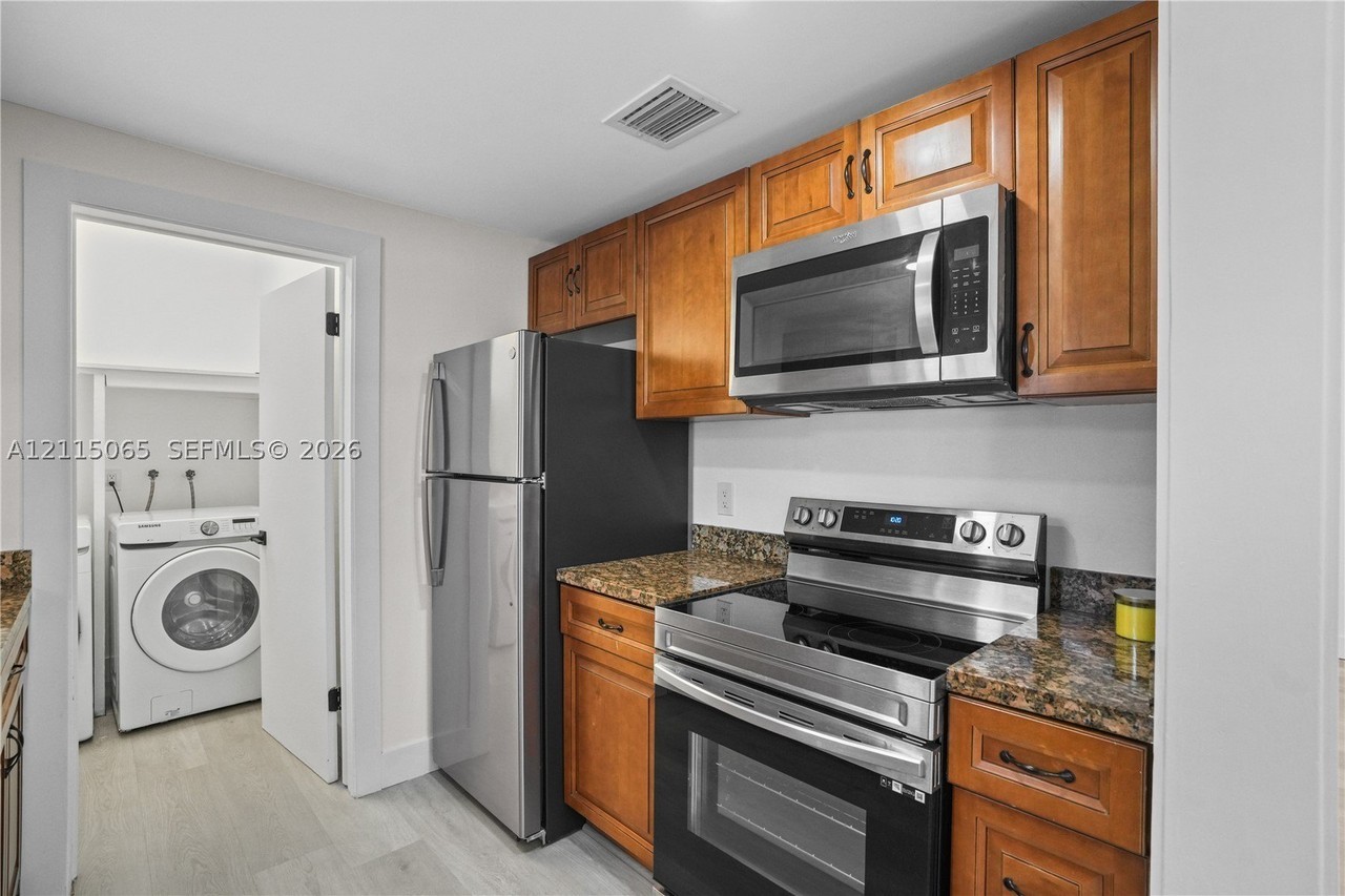 112 Sw 6th St #1 - Photo 7 of 40