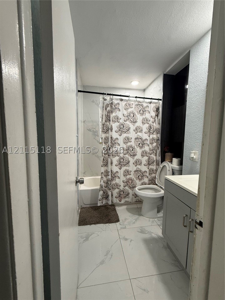 2816 Sw 4th Pl #A - Photo 4 of 6