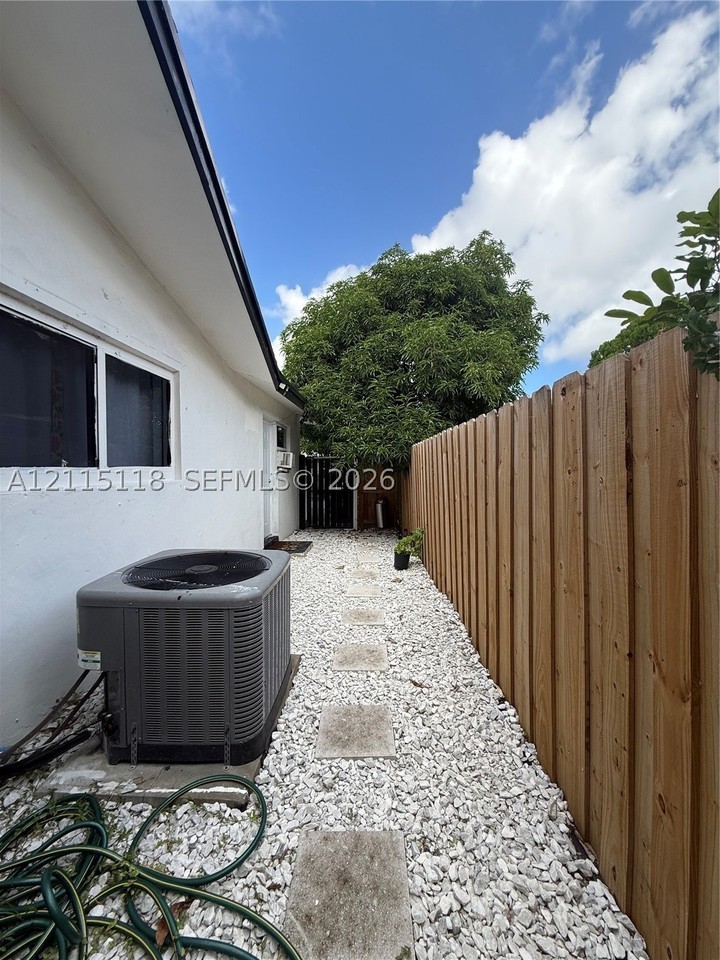 2816 Sw 4th Pl #A - Photo 5 of 6