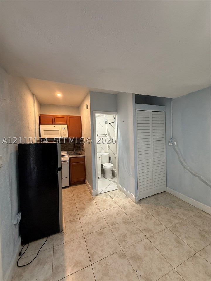 2816 Sw 4th Pl #B - Photo 6 of 7