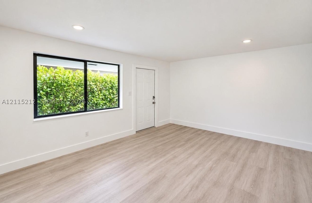 1949 Riverside Dr #2 - Photo 3 of 10