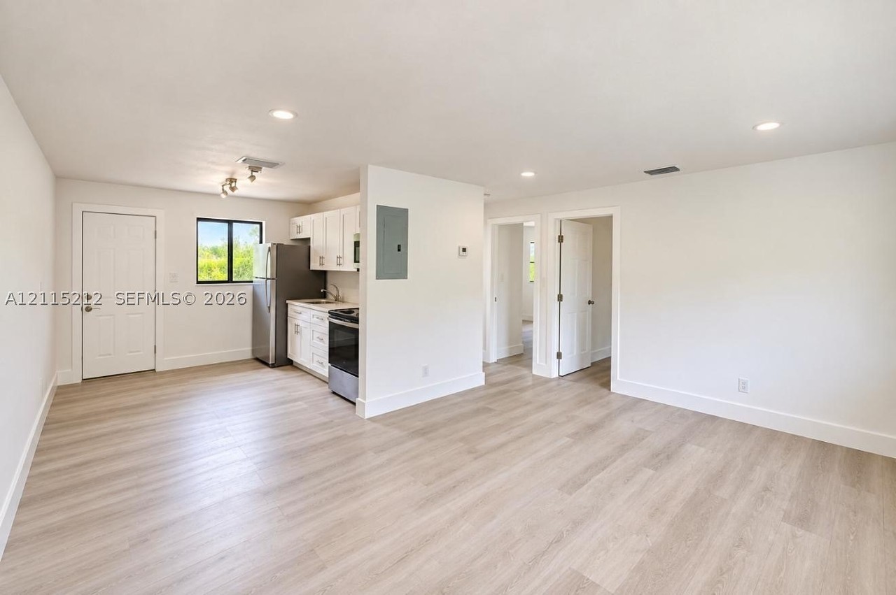 1949 Riverside Dr #2 - Photo 4 of 10
