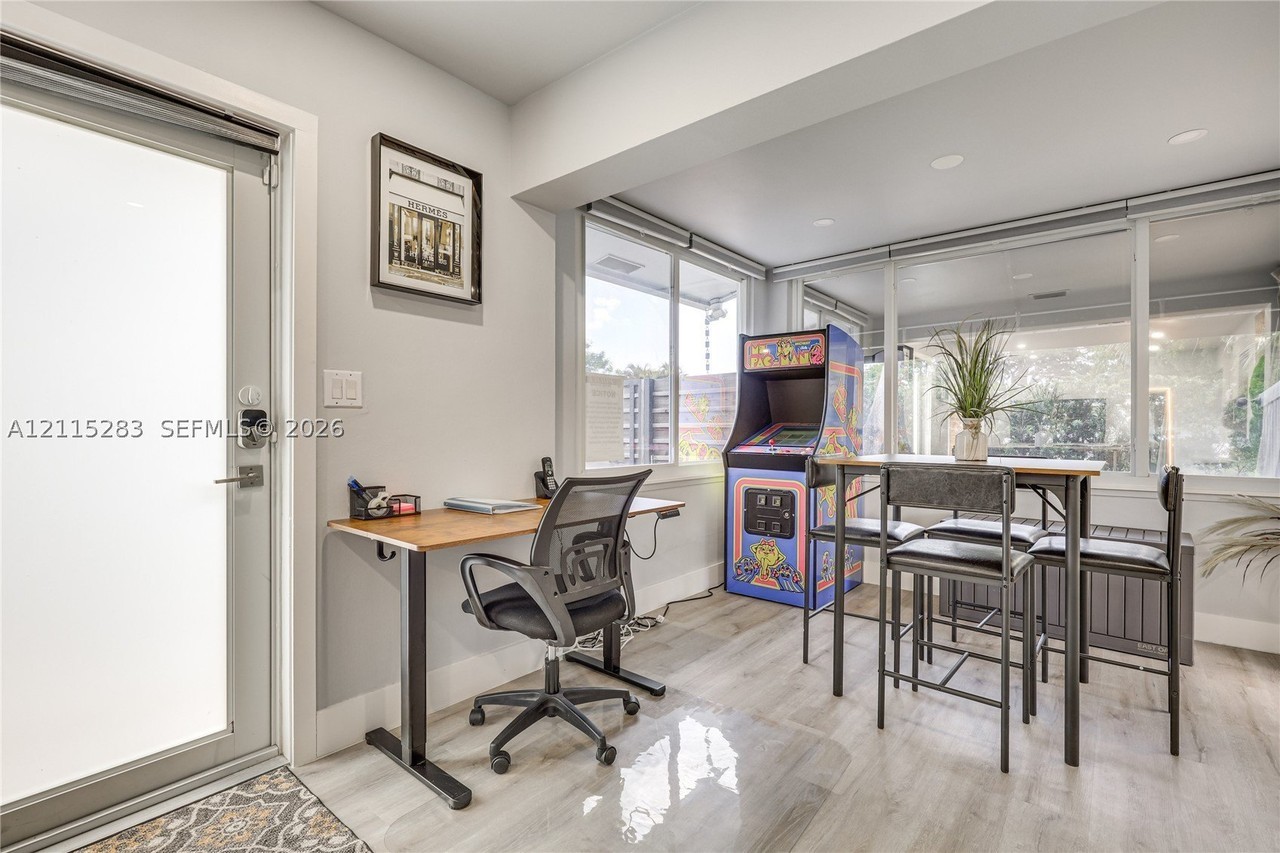 1619A Ne 25th St #A - Photo 6 of 15