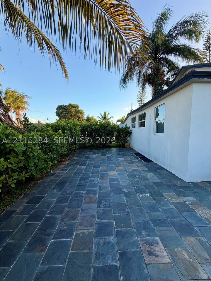 8047 Nw 1st Pl - Photo 4 of 18