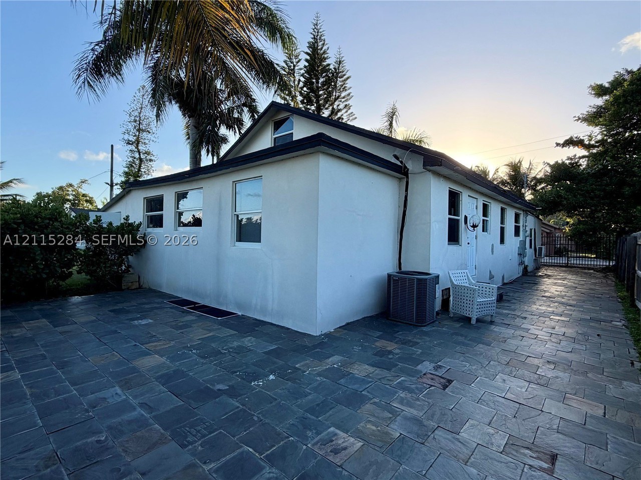 8047 Nw 1st Pl - Photo 5 of 18