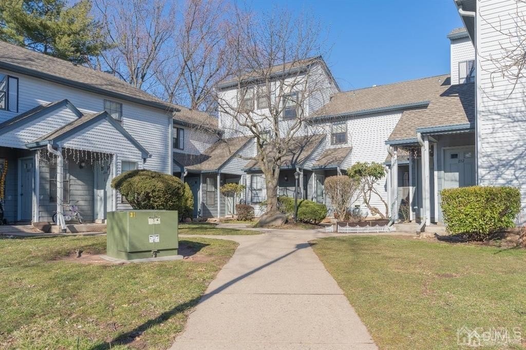 810 Woodbridge Commons Way