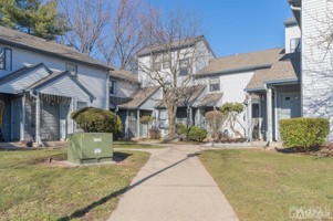 featured image of 810 Woodbridge Commons Way
