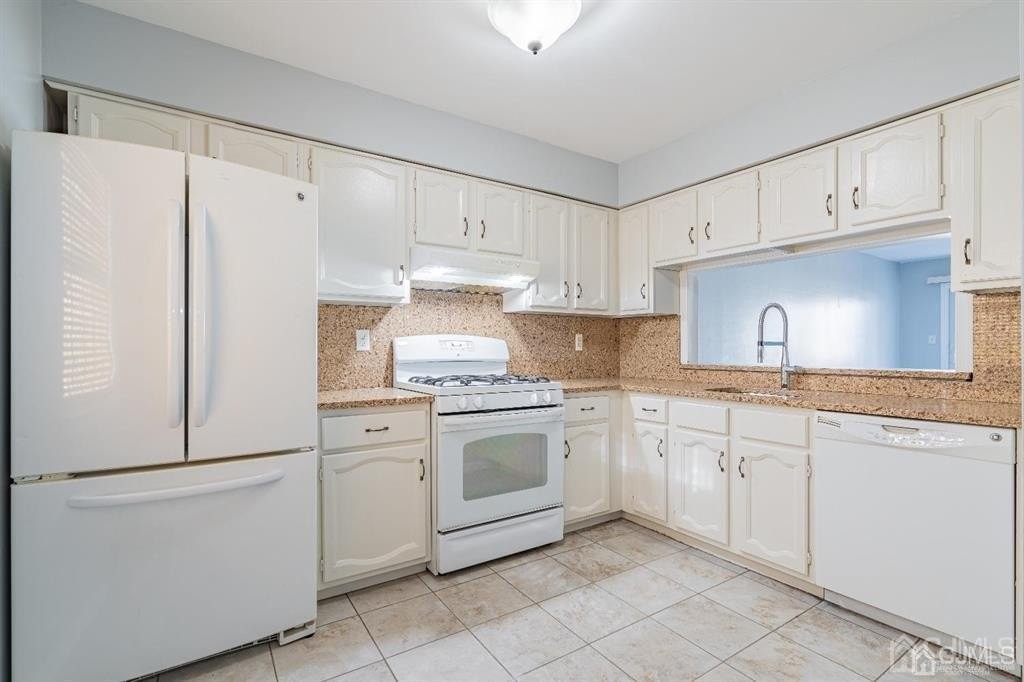 810 Woodbridge Commons Way - Photo 3 of 6