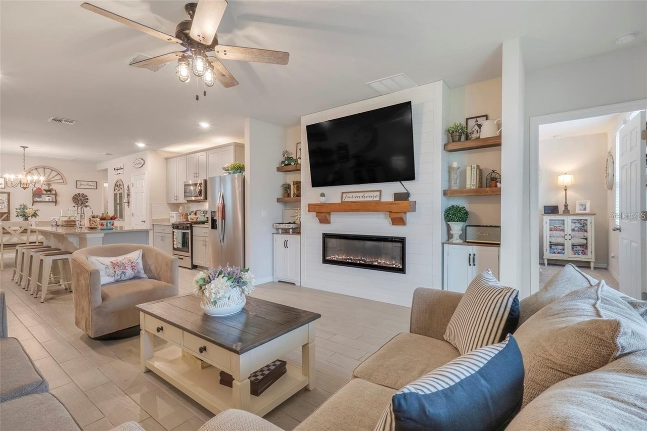 3328 Curlew Ave - Photo 3 of 9