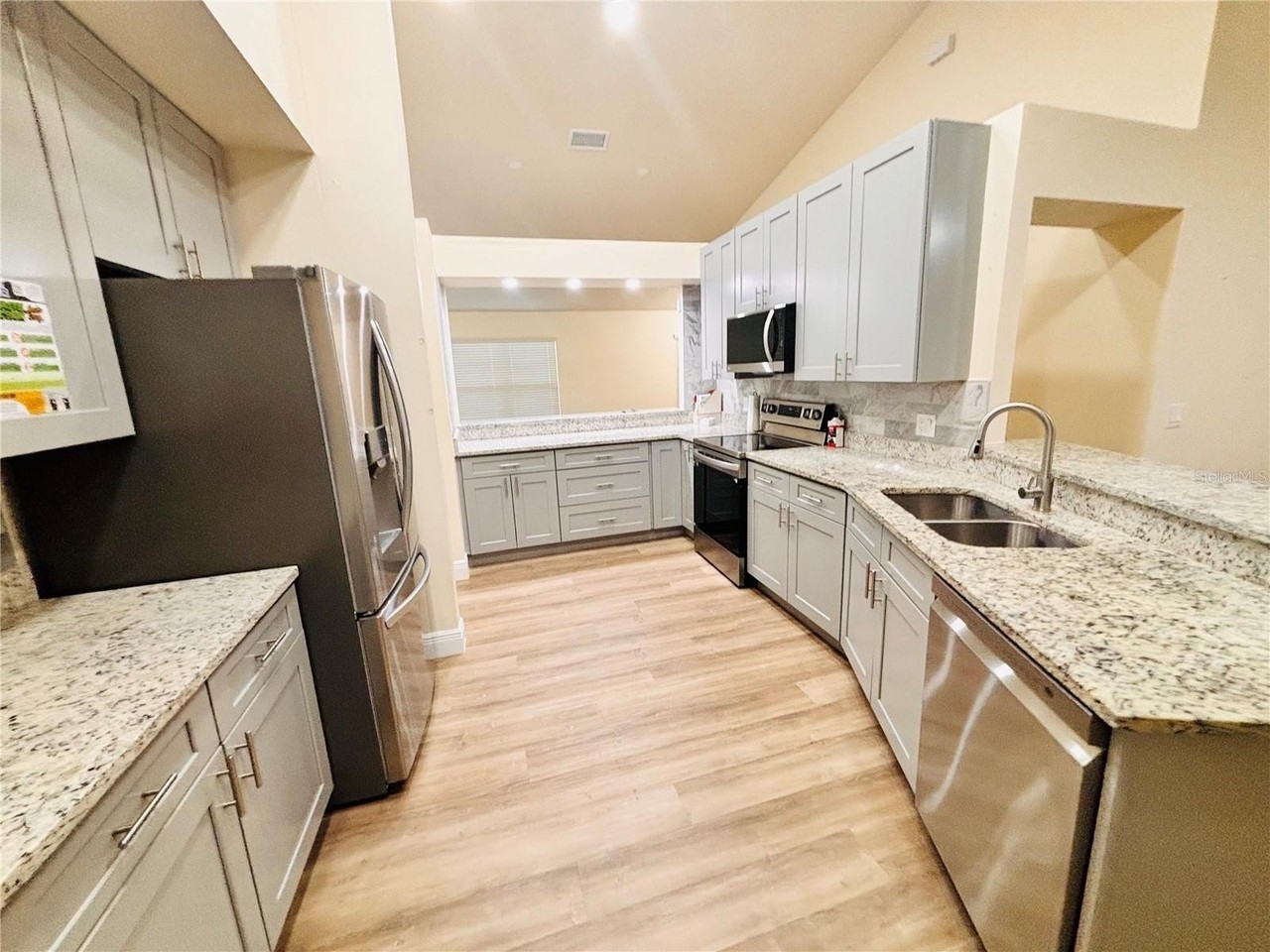 8444 Fort Clinch Ave - Photo 4 of 17