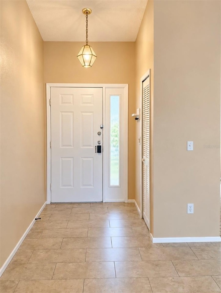 2379 Bentley Dr - Photo 3 of 36