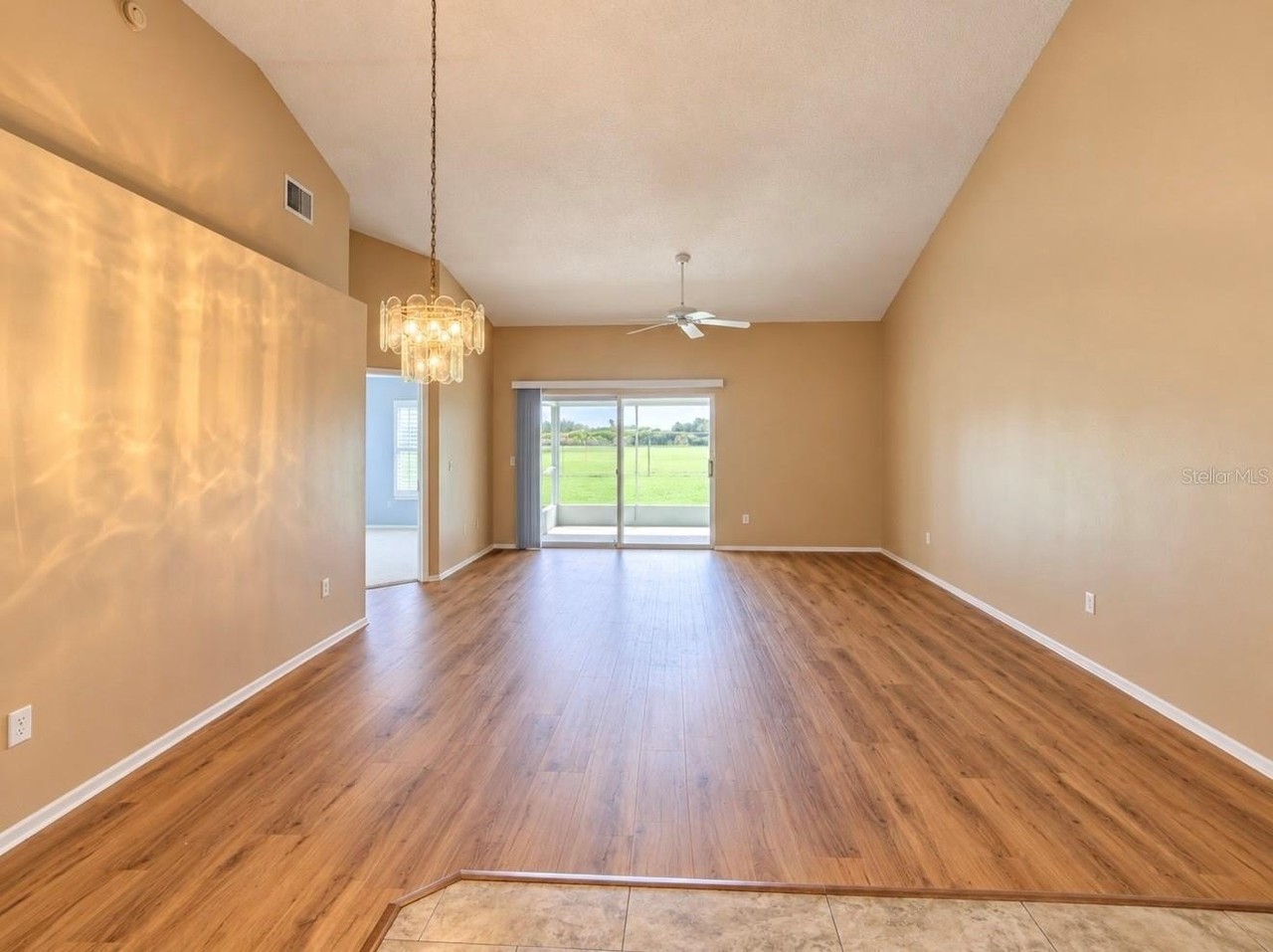 2379 Bentley Dr - Photo 5 of 36