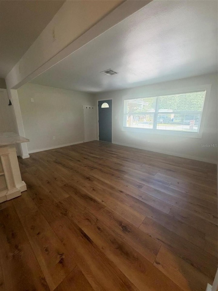 1738 Santa Anna Dr - Photo 3 of 20