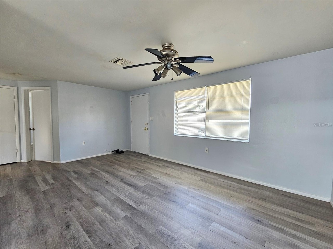 1031 Chelsea Ln - Photo 4 of 17