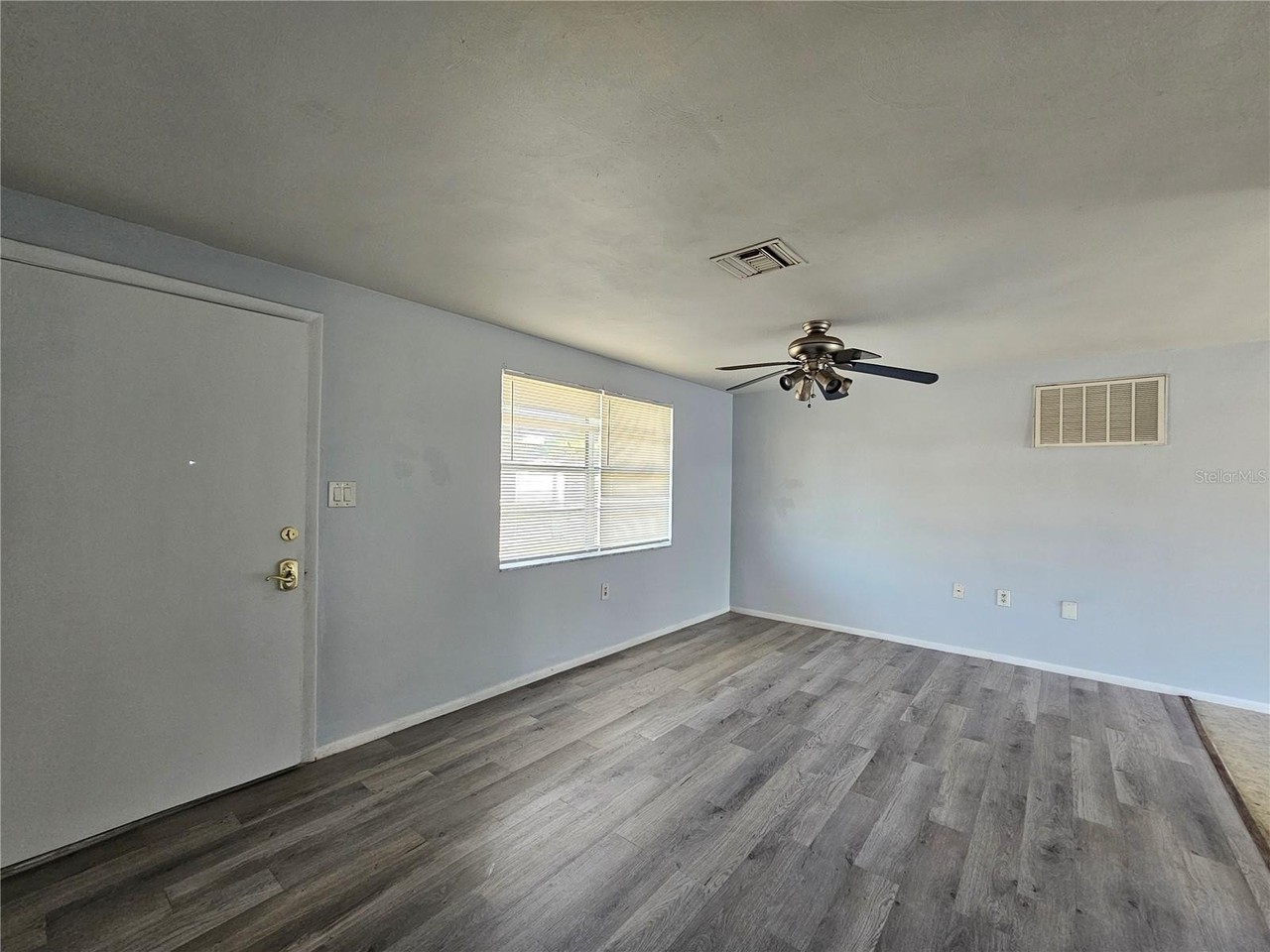 1031 Chelsea Ln - Photo 5 of 17