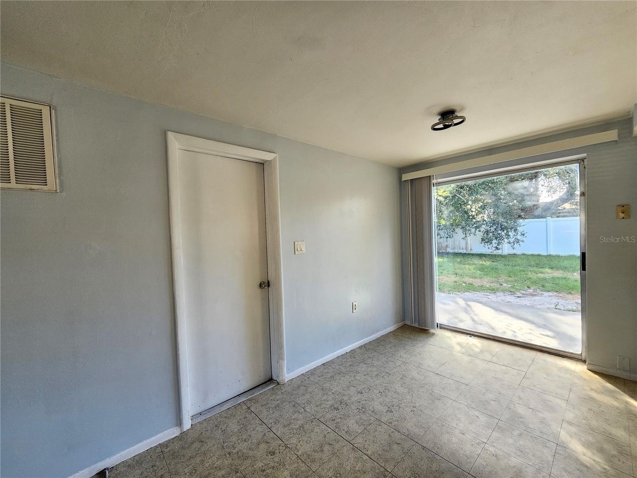 1031 Chelsea Ln - Photo 6 of 17