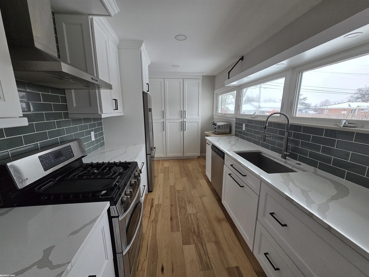 22324 Spitzley St - Photo 5 of 17