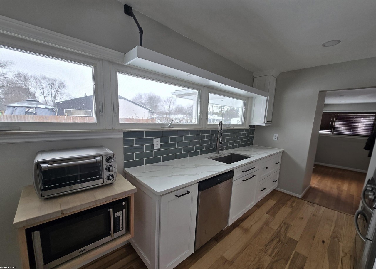 22324 Spitzley St - Photo 6 of 17