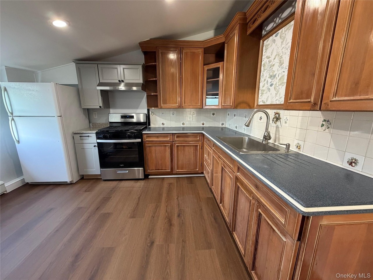 243 Center Ave #3 - Photo 3 of 17