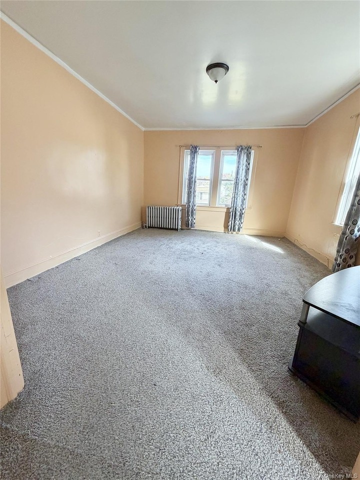 85 Longdale Ave #2 - Photo 5 of 6