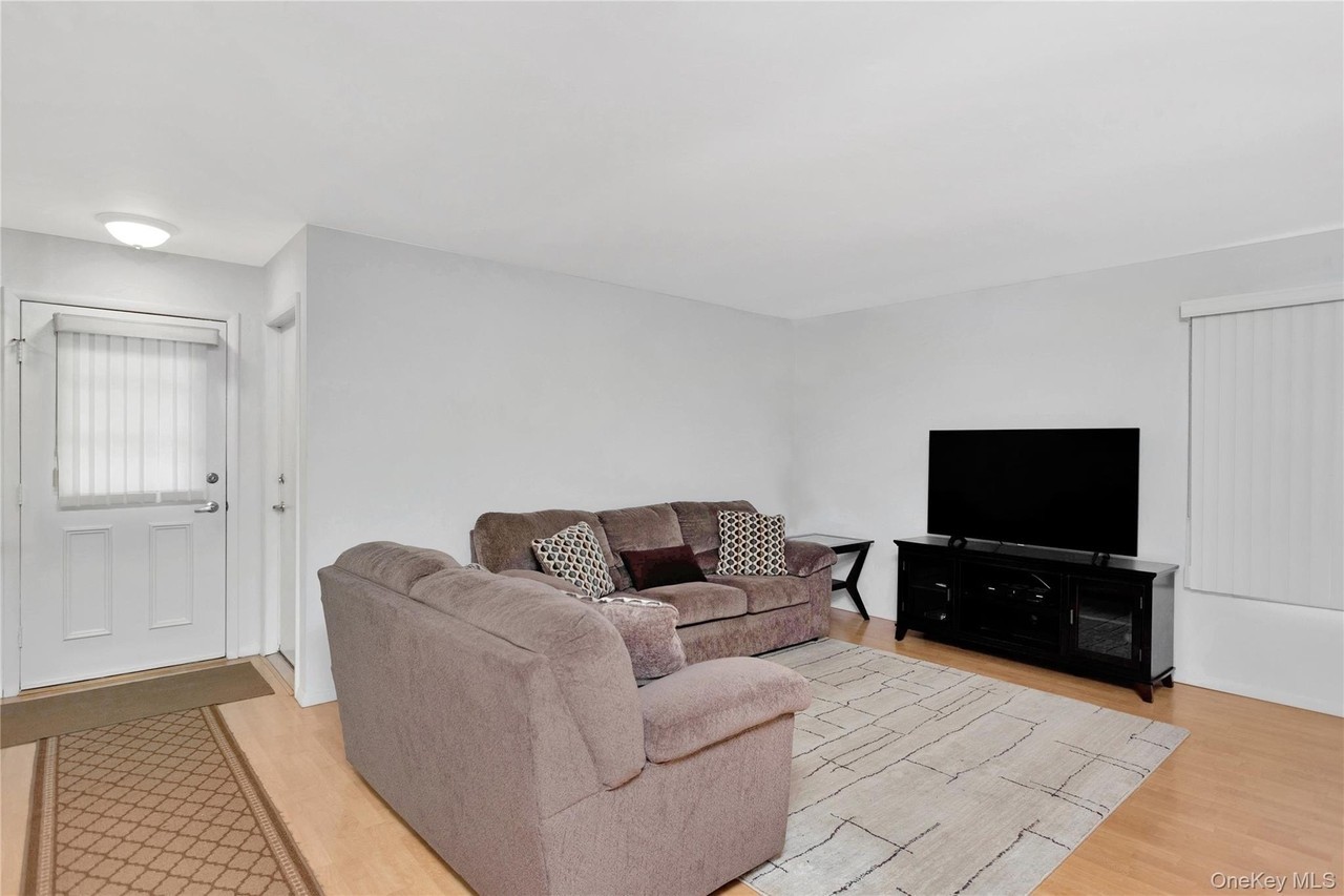 231 Belfast Ln - Photo 3 of 16