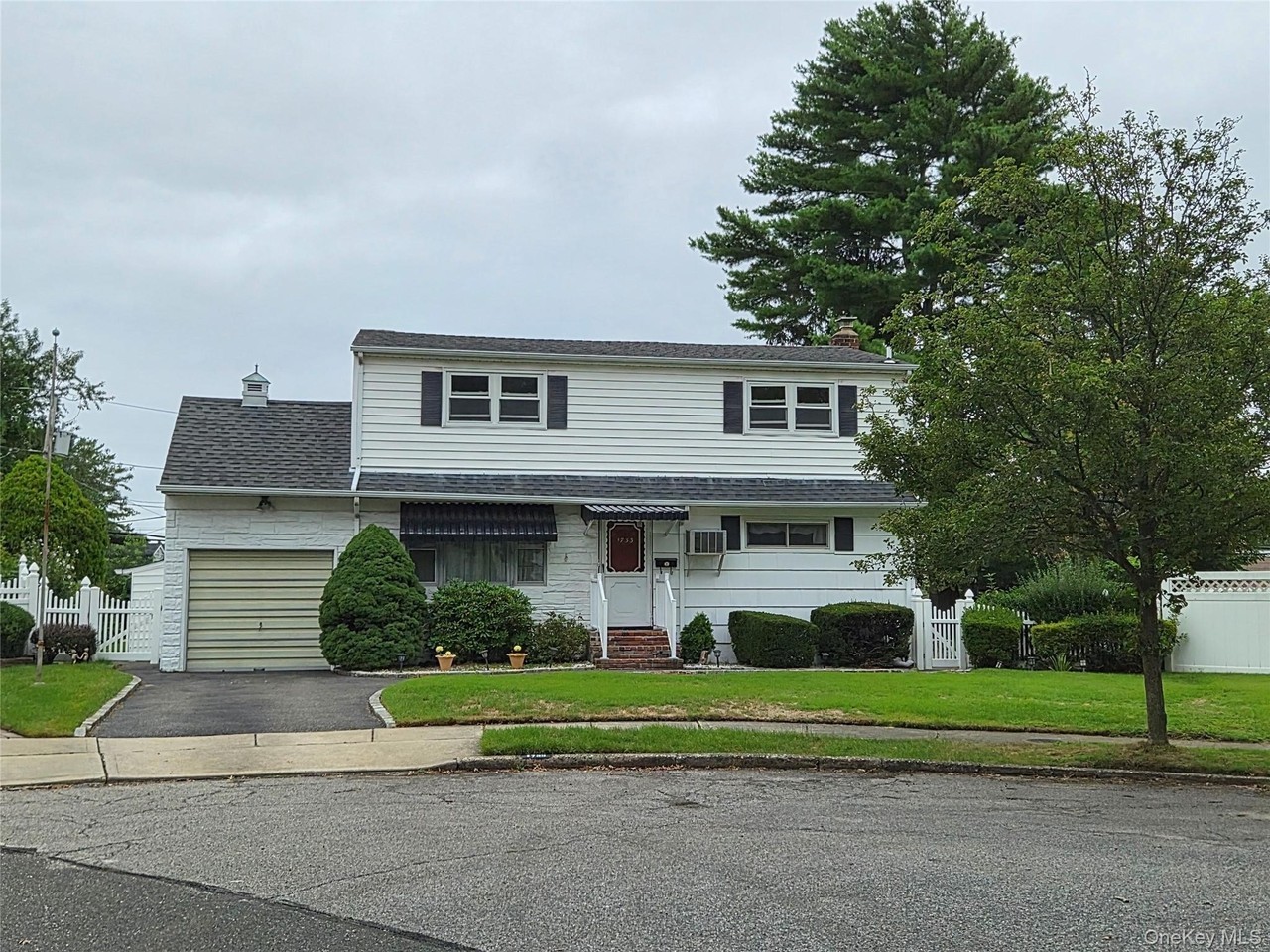 1733 Meadow Ct - Photo 5 of 24