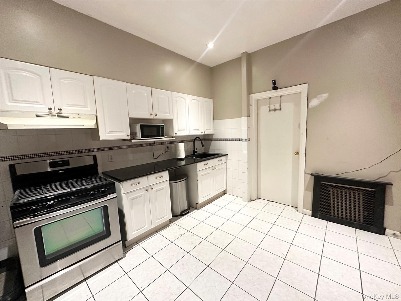 122 N 7th Ave #1