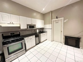 featured image of 122 N 7th Ave #1