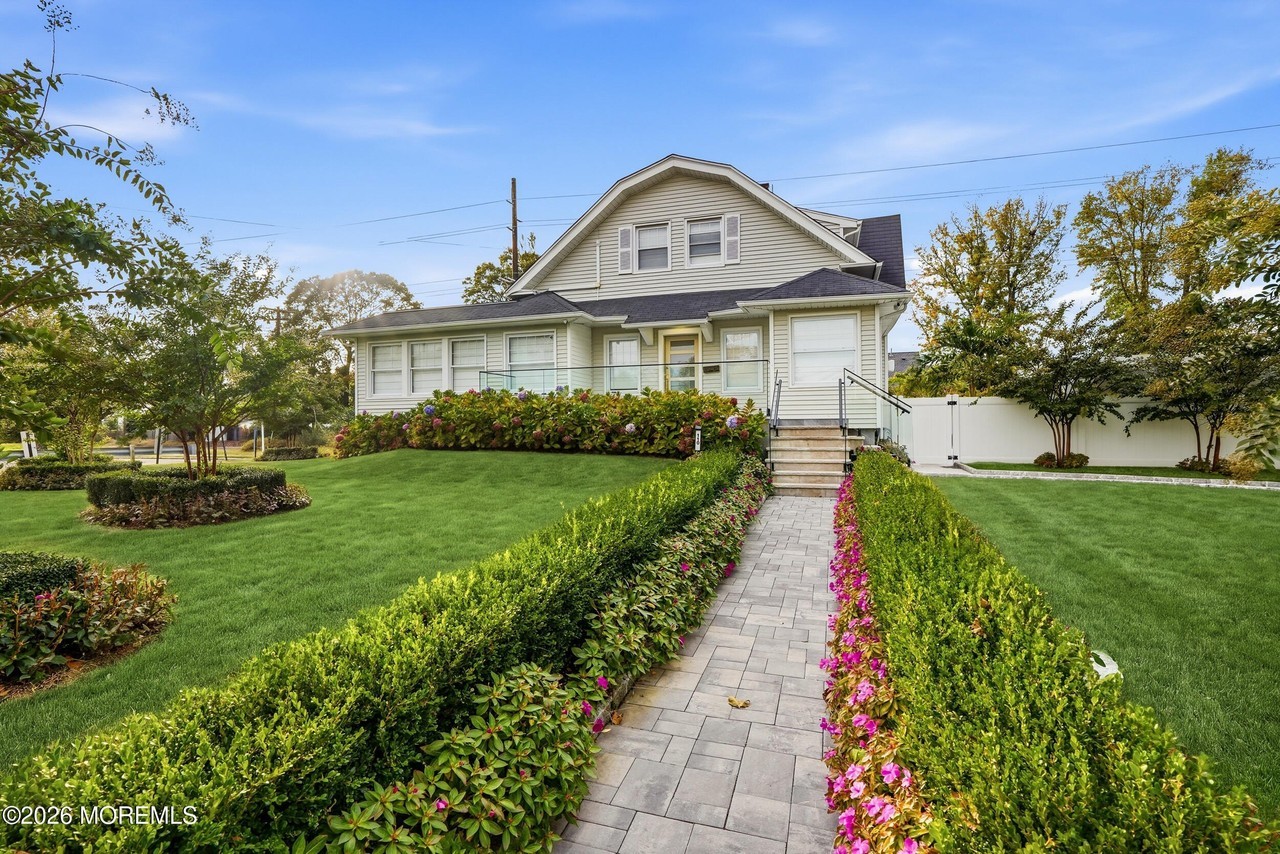 110 Monmouth Dr