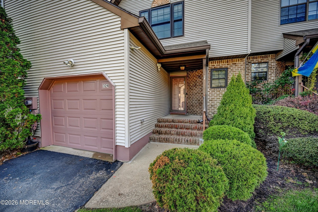 324 Oak Knoll Dr #32-4 - Photo 2 of 35