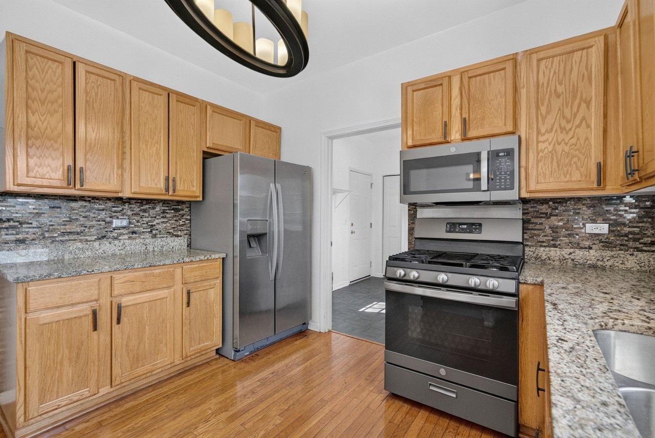 502 Crystal Ct - Photo 3 of 46