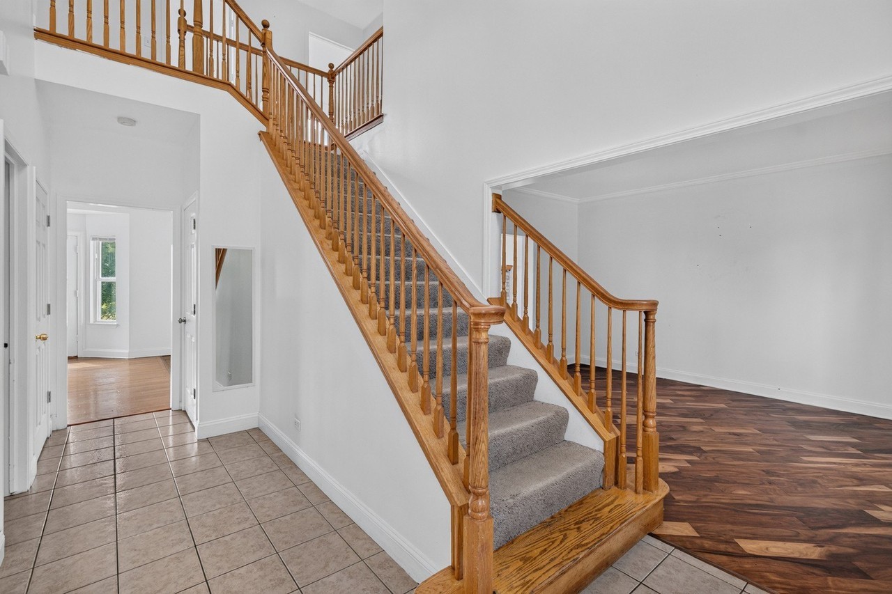 502 Crystal Ct - Photo 7 of 46