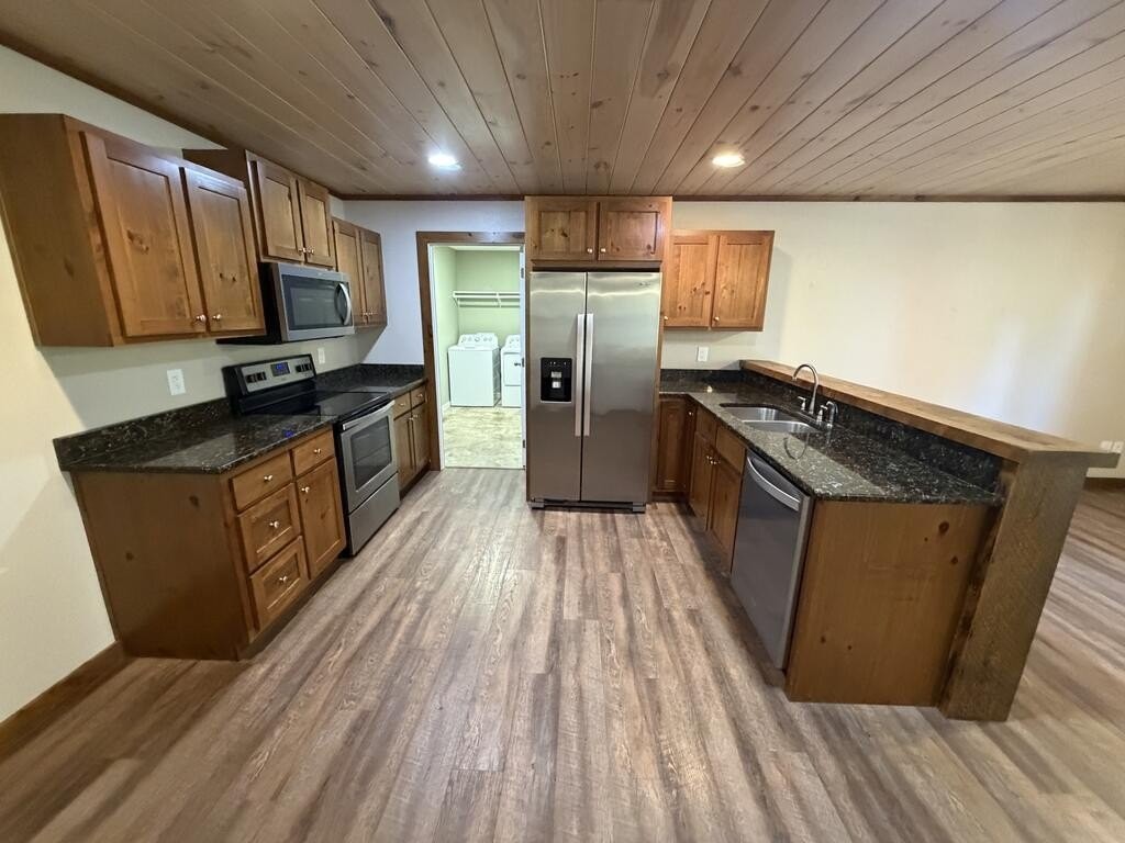 480 Prince Dr - Photo 3 of 50