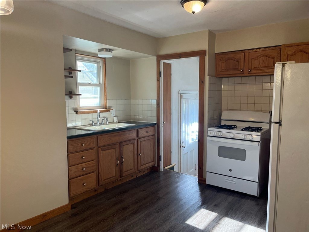 5102 Whitethorn Ave - Photo 3 of 9