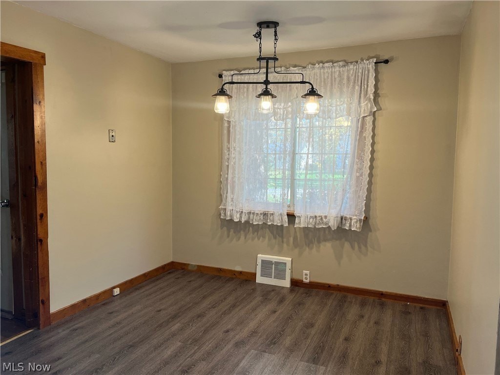 5102 Whitethorn Ave - Photo 4 of 9