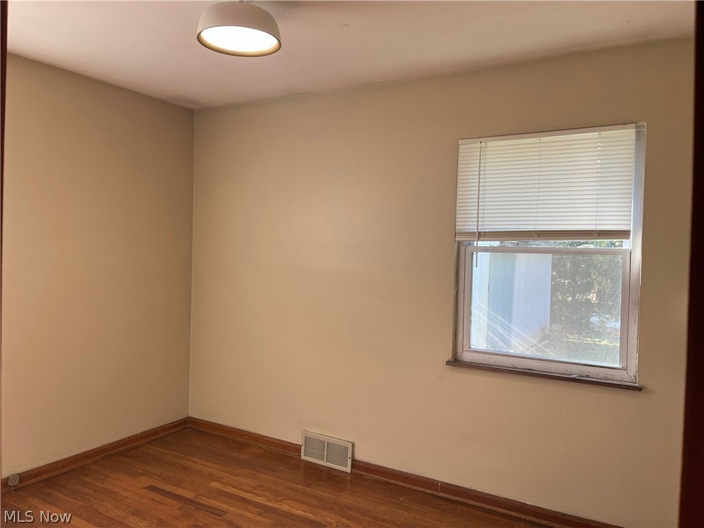 5102 Whitethorn Ave - Photo 6 of 9