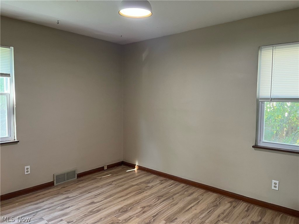 5102 Whitethorn Ave - Photo 7 of 9