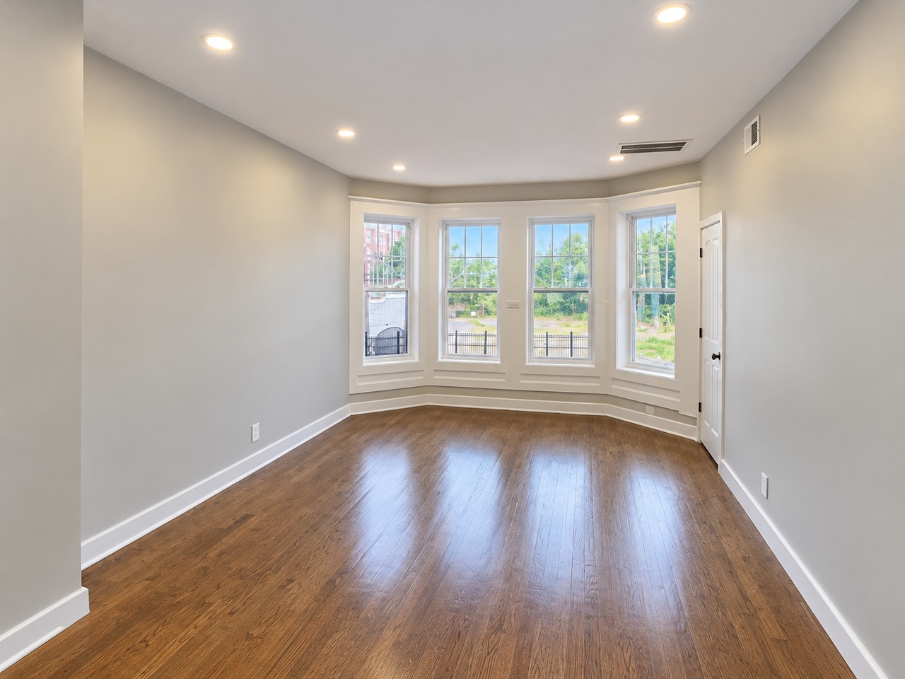 590 Hunterdon St #2C - Photo 7 of 8