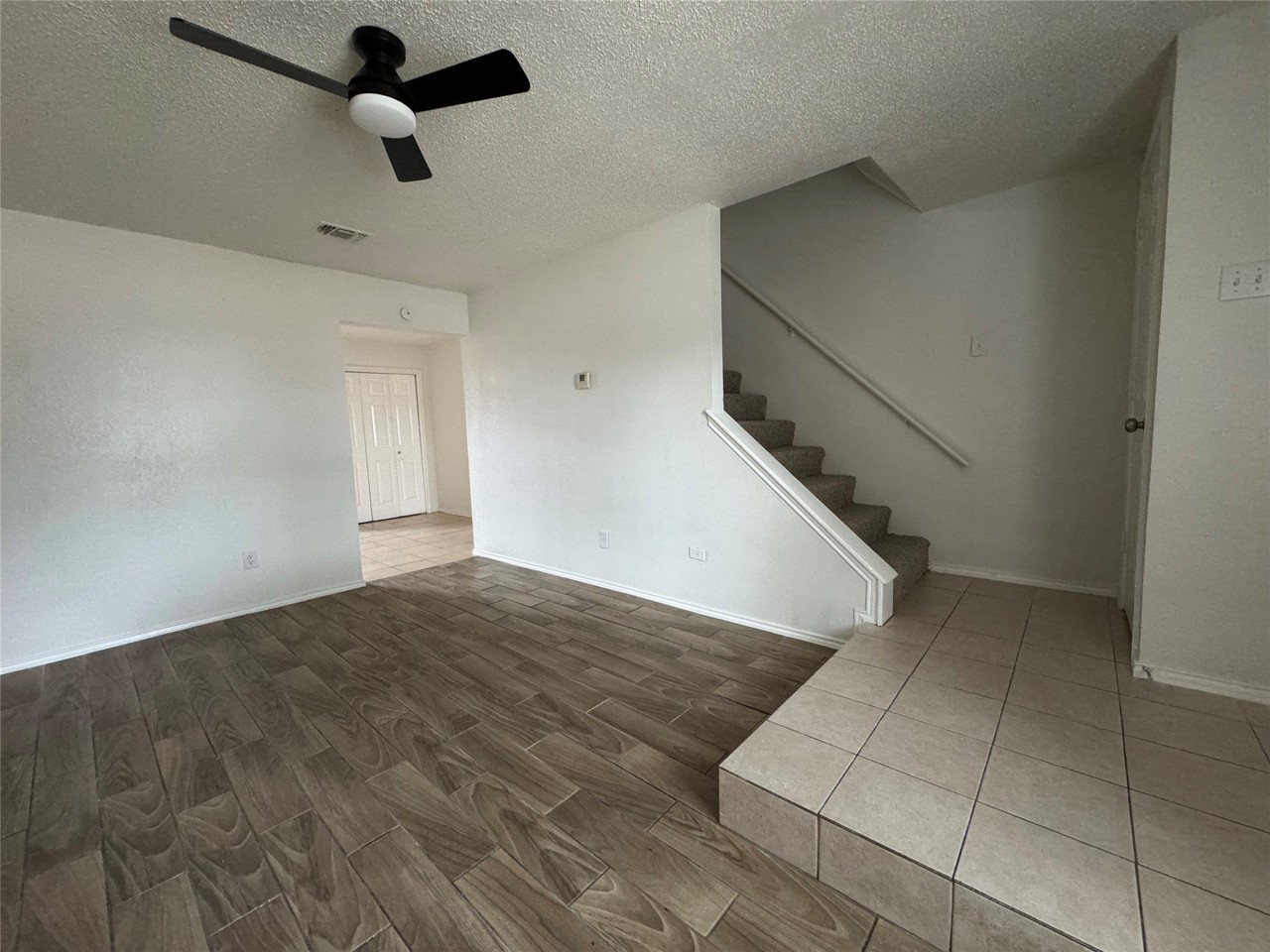 626 S Rogers Rd - Photo 3 of 13