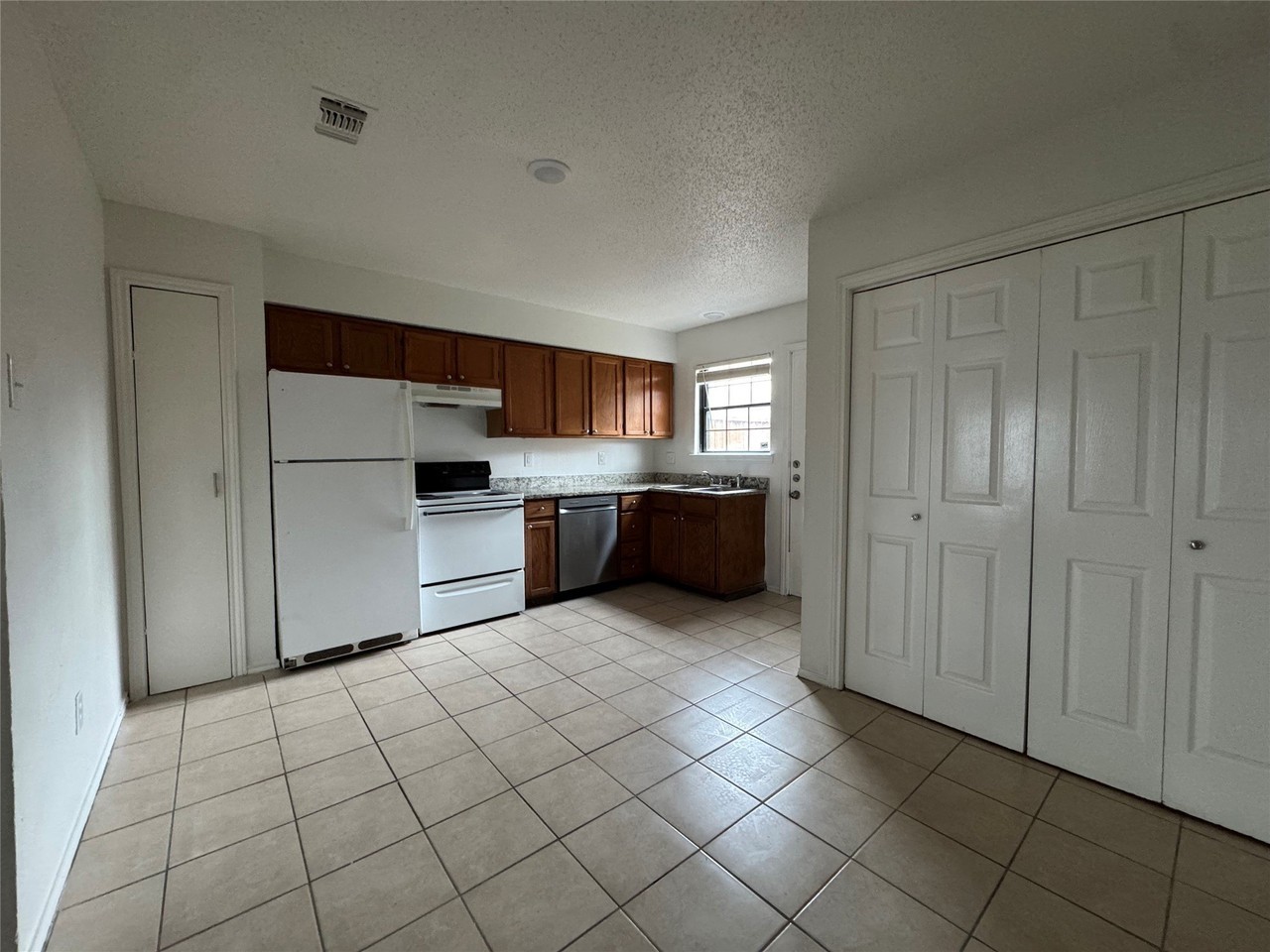 626 S Rogers Rd - Photo 4 of 13