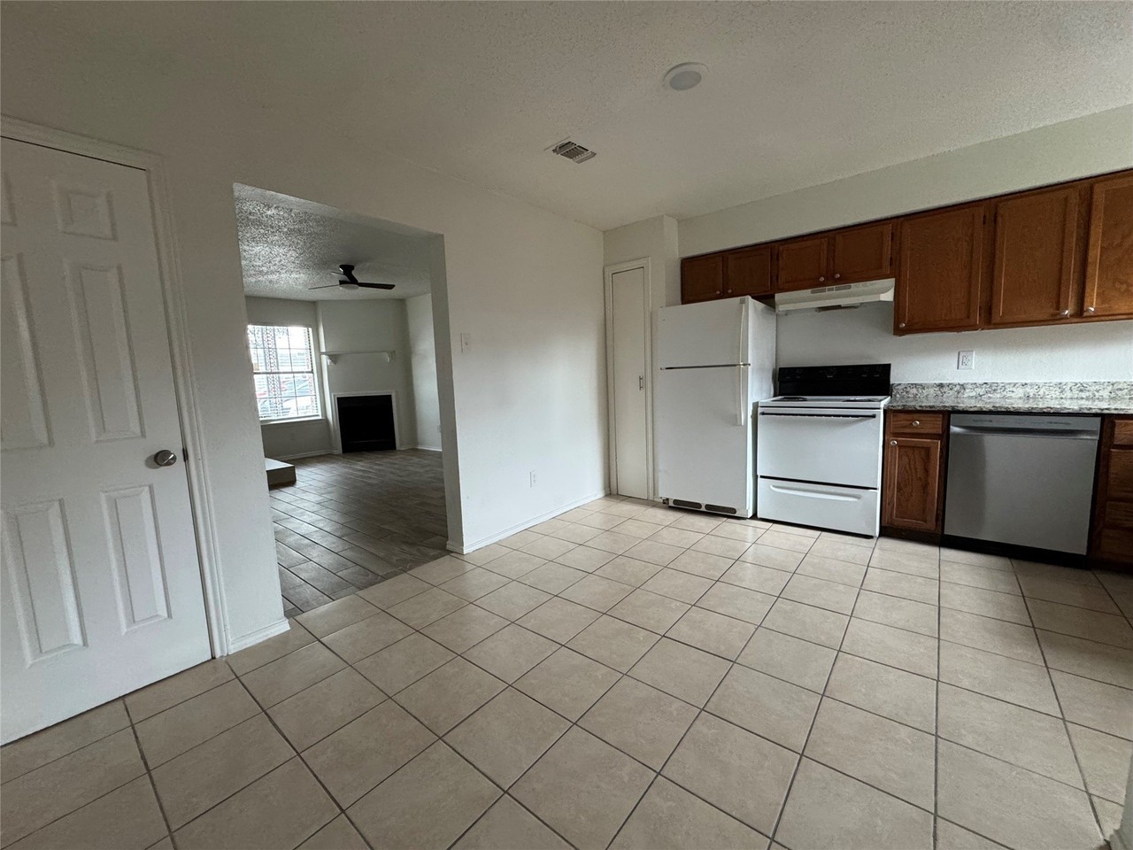 626 S Rogers Rd - Photo 5 of 13