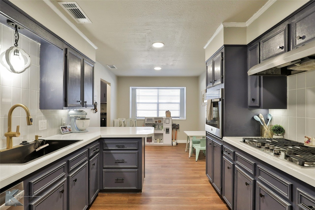 1326 Summoner Ln - Photo 5 of 40