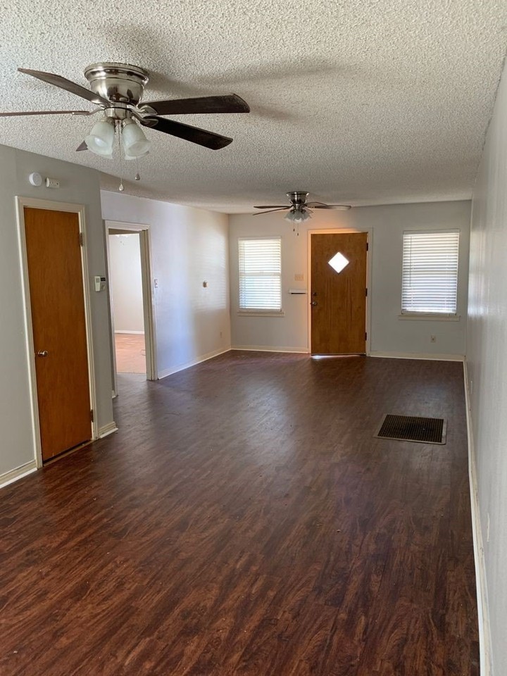 1504 Mccaulley St - Photo 2 of 7