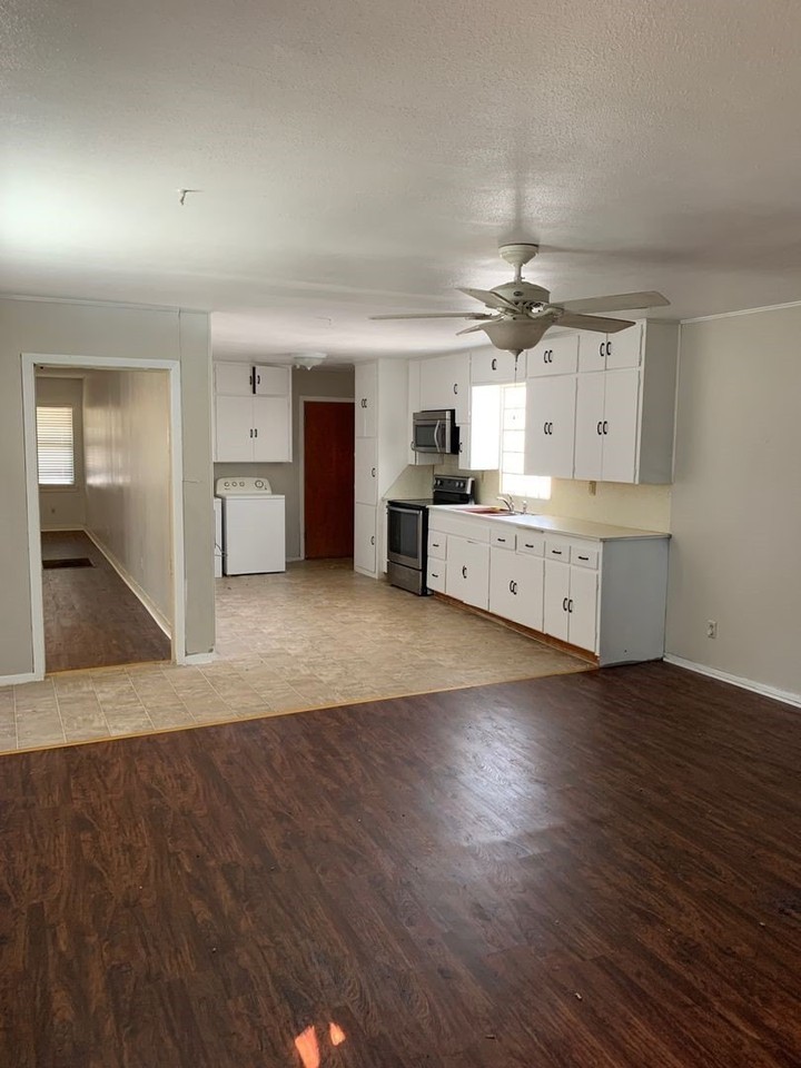 1504 Mccaulley St - Photo 3 of 7