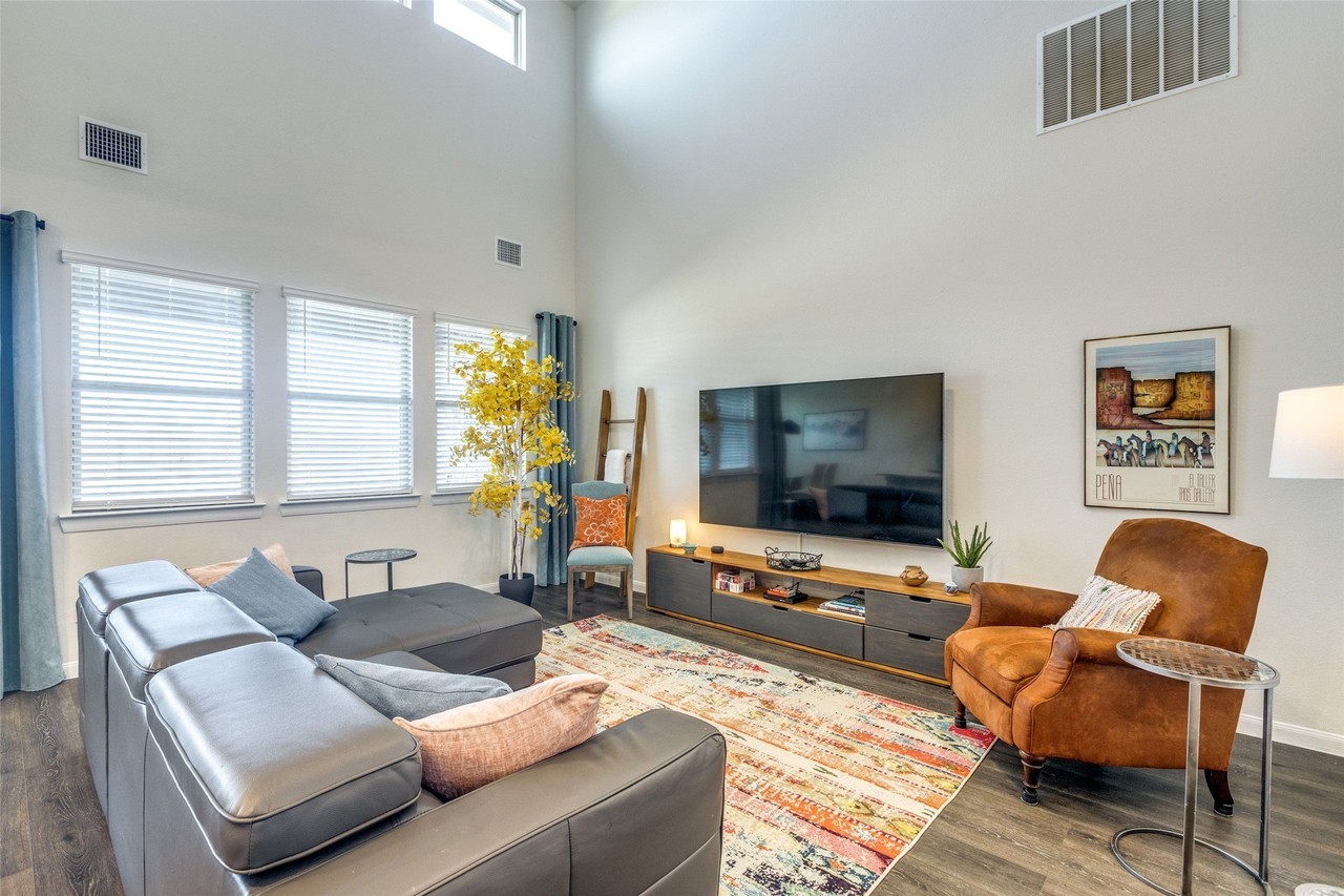 802 Range Dr - Photo 4 of 25